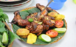 Ayam Bekakak: Eksplorasi Gastronomi, Akar Historis, dan Filosofi Budaya Sunda
