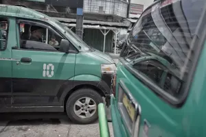 Angkot di Kota Bandung. (Sumber: Ayobandung.id | Foto: Kavin Faza)