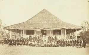 Foto para wedana di Banjaran sebelum tahun 1880. (Sumber: KITLV)