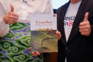buku pola perjalanan gastronomi "Wisata Rasa di Bumi Pasundan". (Sumber: kemenpar.go.id)