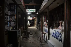 Ilustrasi toko buku di Pasar Palasari. (Sumber: Ayobandung.id)