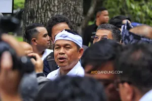 Gubernur Jawa Barat Dedi Mulyadi, yang akrab disapa KDM. (Sumber: ayobandung.com | Foto: Irfan Al-Faritsi)