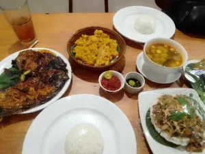 Hidangan dari Dapur Sunda, Jl. Cipete Raya No.13, Kec. Cilandak, Kota Jakarta Selatan. (Sumber: Google Review | Foto: merry silviani)