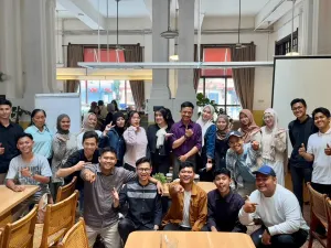 Perpaduan antara suasana heritage dan aktivitas modern inilah yang membuat Braga terasa berbeda dibanding kawasan lainnya di Bandung. (Sumber: Dokumentasi Penulis)