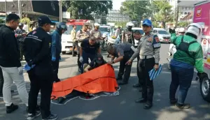 Seorang pengemudi ojol tewas dalam kecelakaan dengan ojol lain di Jalan Pasirkaliki, Kota Bandung, pada Senin (29/6/2026). (Sumber: Dok. Polrestabes Bandung)