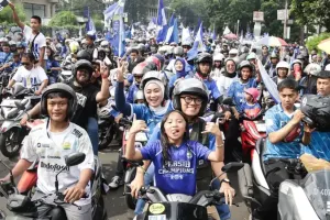 Bobotoh Persib sedang berkonvoi. (Sumber: ayobandung.com | Foto: Lukman Hidayat/Magang)