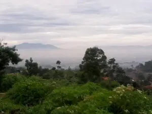 Bandung dari satu sudut Cimenyan beberapa tahun lalu. (Foto: Dokumen pribadi)