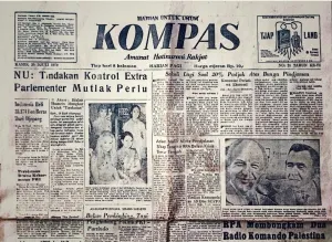 Harian Kompas edisi 30 Juli 1970 memuat beragam peristiwa penting yang menggambarkan dinamika politik, ekonomi, dan kehidupan masyarakat Indonesia pada masa awal Orde Baru. (Sumber: Kompas edisi 30 Juli 1970 | Foto: koleksi Kin Sanubary)