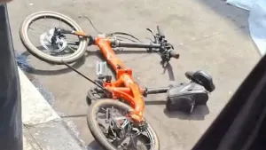 Kecelakaan maut yang menewaskan seorang pesepeda di Jalan Soekarno-Hatta, tepatnya di seberang Terminal Leuwipanjang pada Rabu (29/7/2026). (Sumber: Instagram/@ayobandung_official)