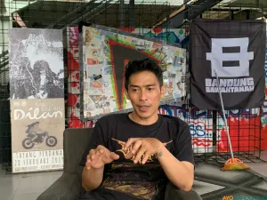 Di Atap Class, Kimung terus merawat arsip, pengetahuan, dan regenerasi komunitas kreatif lintas generasi. (Sumber: ayobandung.id | Foto: Halwa Raudhatul)