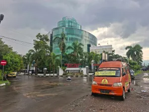 Gedung Dinas Perpustakaan dan Kearsipan Daerah Provinsi Jawa Barat (Sumber: Dokumentasi Pribadi | Foto: Raffi Islam Madina)