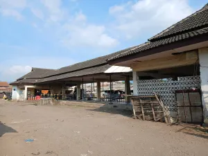 Terminal Majalaya yang di duga menjadi jejak dari peninggalan keberadaan stasiun Majalaya. (Sumber: Dokumen Pribadi | Foto: Fajar Rizky Ramadhan)
