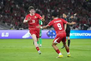 Ole Romeny (10) bersama Ramadhan Sananta (9) di Stadion Utama Gelora Bung Karno, Jakarta, Jumat (27/3). (Sumber: kemenpora.go.id | Foto: Herry)