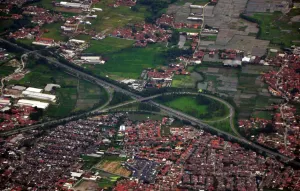 Permukaan dasar Cekungan Bandung yang datar. (Foto: T Bachtiar)