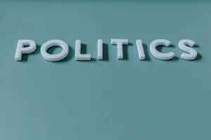 Ilustrasi kata politik. (Sumber: Pexels | Foto: Tara Winstead)