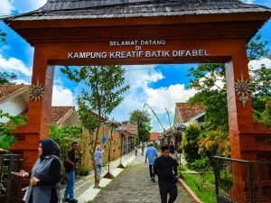 Kampung Kreatif Batik Difabel, bagian dari UPTD Pusat Pelayanan Sosial Griya Harapan Difabel (GHD), Dinas Sosial Provinsi Jawa Barat. (Sumber: Ayobandung.id | Foto: Aris Abdulsalam)