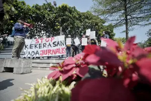 Aksi solidaritas atas kekerasan terhadap Jurnalis di Bandung. (Sumber: ayobandung.com | Foto: Kavin Faza)