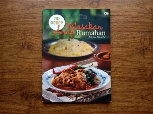 Buku berjudul "30 Resep Masakan Arab Rumahan" karya Balqies Batarfie yang diterbitkan Gramedia Pustaka Utama, tahun 2014. (Sumber: Dokumentasi Penulis | Foto: Badiatul Muchlisin Asti)