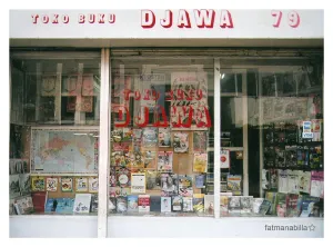 Etalase toko buku Djawa di Jalan Braga no. 79, Kota Bandung. (Sumber: Flickr | Foto: fatmanabilla)