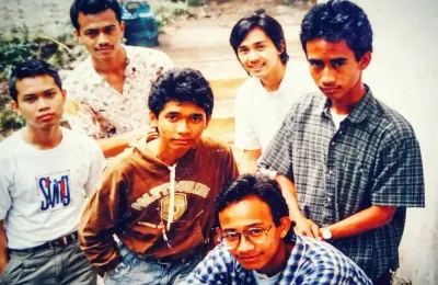 Mahasiswa di Bandung pada era 1990-an, para pendatang dari berbagai daerah. (Sumber: Dokumentasi Penulis)