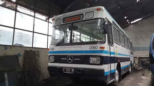 Bus DAMRI jadul di Kota Bandung. (Sumber: Ayobandung)