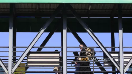 Pemudik di Terminal Leuwipanjang, Kota Bandung, Sabtu 14 Maret 2026. (Sumber: Ayobandung.com | Foto: Irfan Al-Faritsi)