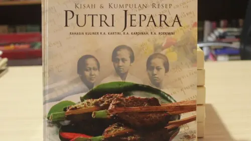 Sampul depan buku Kisah dan Kumpulan Resep Putri Jepara: Rahasia Kuliner RA Kartini, RA Kardinah, RA Roekmini. (Sumber: Dokumentasi Penulis | Foto: Badiatul Muchlisin Asti)