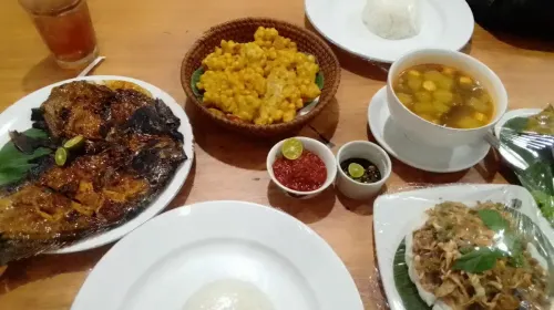 Hidangan dari Dapur Sunda, Jl. Cipete Raya No.13, Kec. Cilandak, Kota Jakarta Selatan. (Sumber: Google Review | Foto: merry silviani)