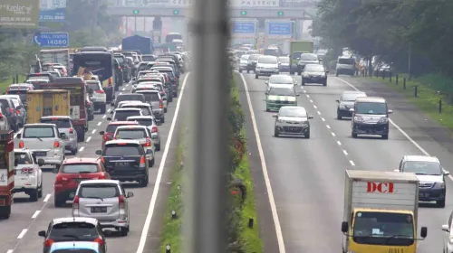 Suasana di Jalan Pasteur, Kota Bandung. Salah satu titik lalu lintas yang selalu padat. (Sumber: Ayobandung | Foto: Irfan Al Faritsi)