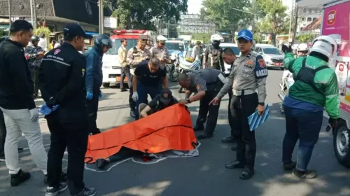 Seorang pengemudi ojol tewas dalam kecelakaan dengan ojol lain di Jalan Pasirkaliki, Kota Bandung, pada Senin (29/6/2026). (Sumber: Dok. Polrestabes Bandung)