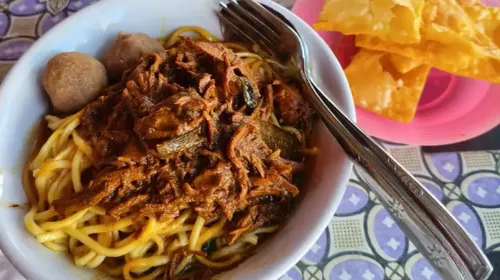 Foto mie ayam dari warung pinggir jalan. (Sumber: Dokumentasi Penulis | Foto: Syabil Rasyidan)