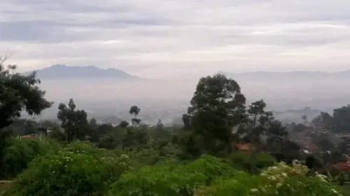 Bandung dari satu sudut Cimenyan beberapa tahun lalu. (Foto: Dokumen pribadi)