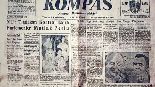 Harian Kompas edisi 30 Juli 1970 memuat beragam peristiwa penting yang menggambarkan dinamika politik, ekonomi, dan kehidupan masyarakat Indonesia pada masa awal Orde Baru. (Sumber: Kompas edisi 30 Juli 1970 | Foto: koleksi Kin Sanubary)