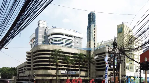 Kondisi Gedung Bank DENIS (sekarang digunakan oleh Bank Jawa Barat) pada tahun 2015. (Sumber: Wikimedia Commons | Foto: Rochelimit)