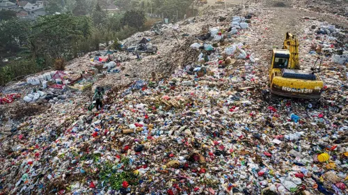 Tumpukan sampah plastik di Indonesia. (Sumber: pexels | Foto: Tom Fisk)