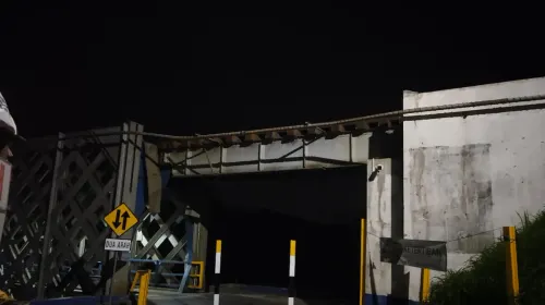 Jembatan Cirahong masa sekarang. (Sumber: Dokumen Pribadi)