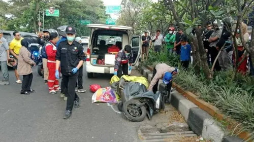 Seorang pengemudi ojek online tewas usai terjatuh karena lubang di Jalan Dr. Djunjunan Kota Bandung, Rabu (17/6/2026). (Sumber: Dok. Unit Gakkum Polrestabes Bandung)