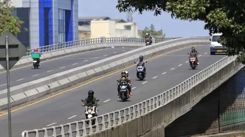 Sejumlah pemudik sepeda motor melintas di Jalan Soekarno-Hatta, Kota Bandung, Sabtu 14 Maret 2026. (Sumber: ayobandung.id | Foto: Irfan Al Faritsi)