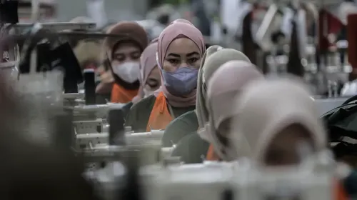 Ilustrasi pekerja perempuan. (Sumber: Ayobandung.com | Foto: Kavin Faza)