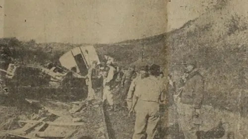 Pemandangan mengenaskan kecelakaan kereta api di Trowek, Tasikmalaya, Jawa Barat pada 28 Mei 1959. (Sumber: Harian Umum)