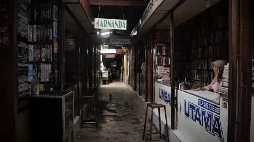 Pasar Buku Bekas Palasari, Kota Bandung. (Sumber: Ayobandung.com)