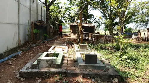 Lahan pekuburan di salah satu sudut Kota Bandung. (Sumber: ayobandung.com | Foto: Gilang Fathu Romadhan)