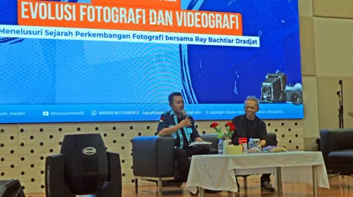 Praktisi fotografi Ray Bachtiar Dradjat menjadi narasumber talkshow “Jejak Visual: Evolusi Fotografi dan Videografi”. (Sumber: Ray Bachtiar Dradjat)