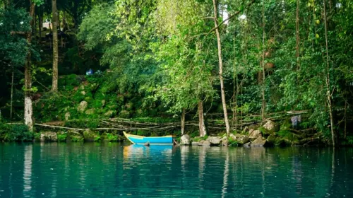 Telaga yang dijadikan destinasi wisata ini akan terjaga airnya bila hutan di Gunung Cerémé tetap terjaga. (Sumber: Istimewa)