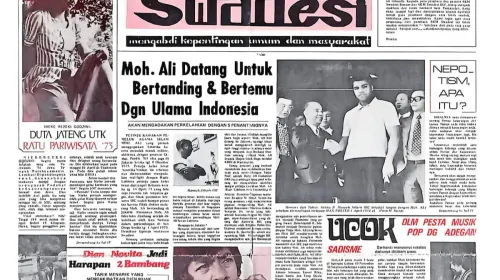 Halaman muka surat kabar Swadesi edisi 20 Oktober 1973, yang menampilkan berita utama tentang kedatangan petinju legendaris dunia, Muhammad Ali, ke Indonesia. (Sumber: Kin Sanubary)