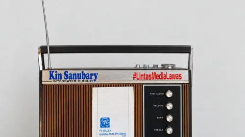 Radio 101 FM Bandung, salah satu pelopor siaran radio di jalur FM di Kota Bandung pada era 1980-an hingga 1990-an. (Foto: Kin Sanubary)
