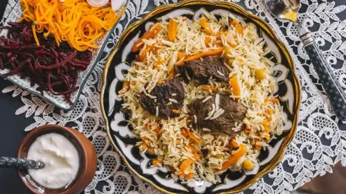 Nasi kebuli, hidangan khas Timur Tengah yang populer di kalangan masyarakat Arab di Indonesia, termasuk di Jawa Barat. (Sumber: Istimewa)