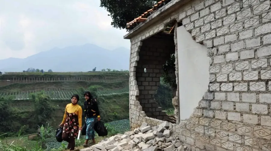 Sangat mungkin toponim Muril karena pernah terjadi gempabumi yang menyebabkan serasa berputar-putar. (Sumber: T. Bachtiar)