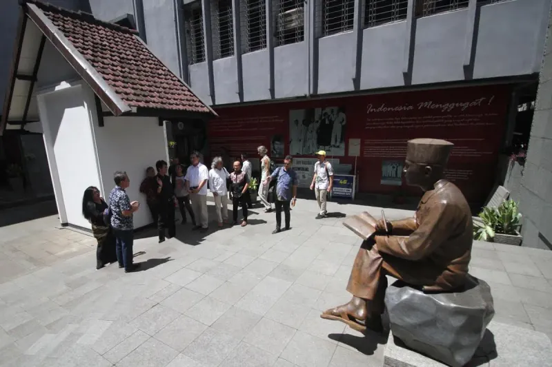 Monumen Soekarno di Lapas Banceuy Bandung. (Sumber: Ayobandung)