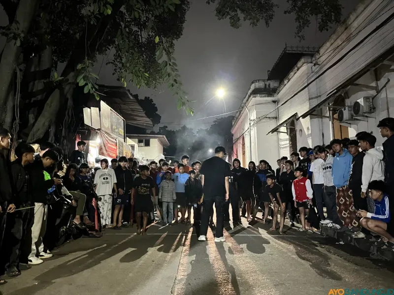 Suasana balap lari jalanan di Jalan Gudang Selatan. (Sumber: ayobandung.id | Foto: Ilham Maulana)